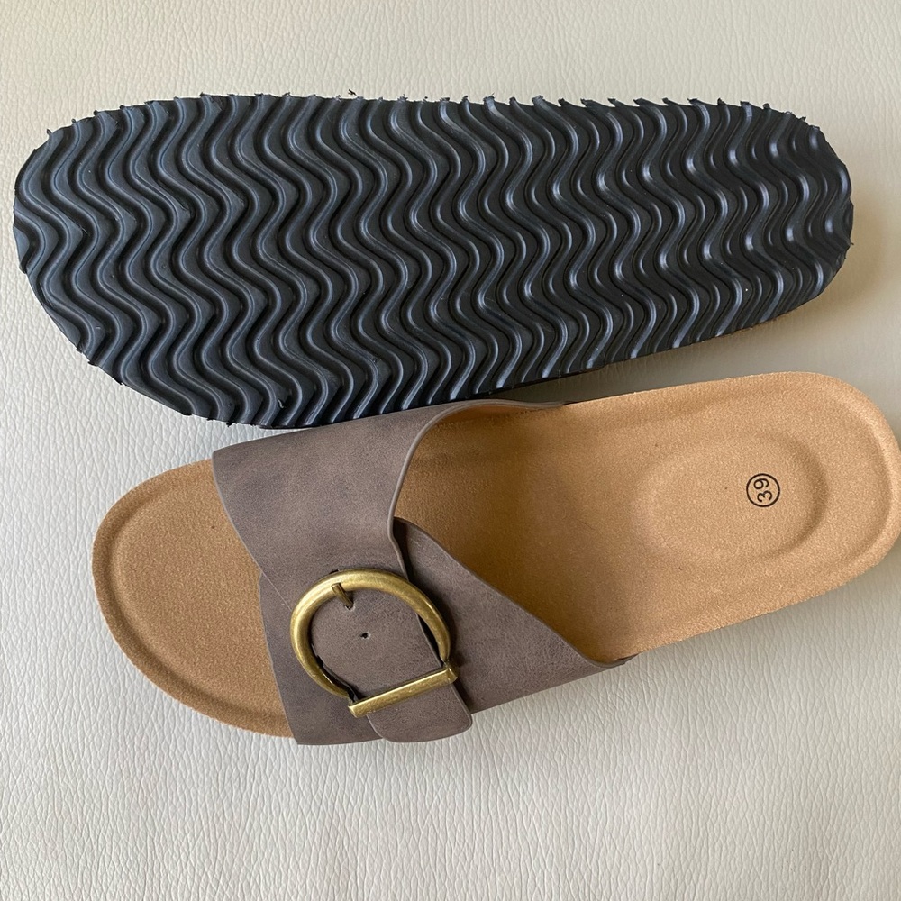 Sandals with buckle - Picture 4 of 4
